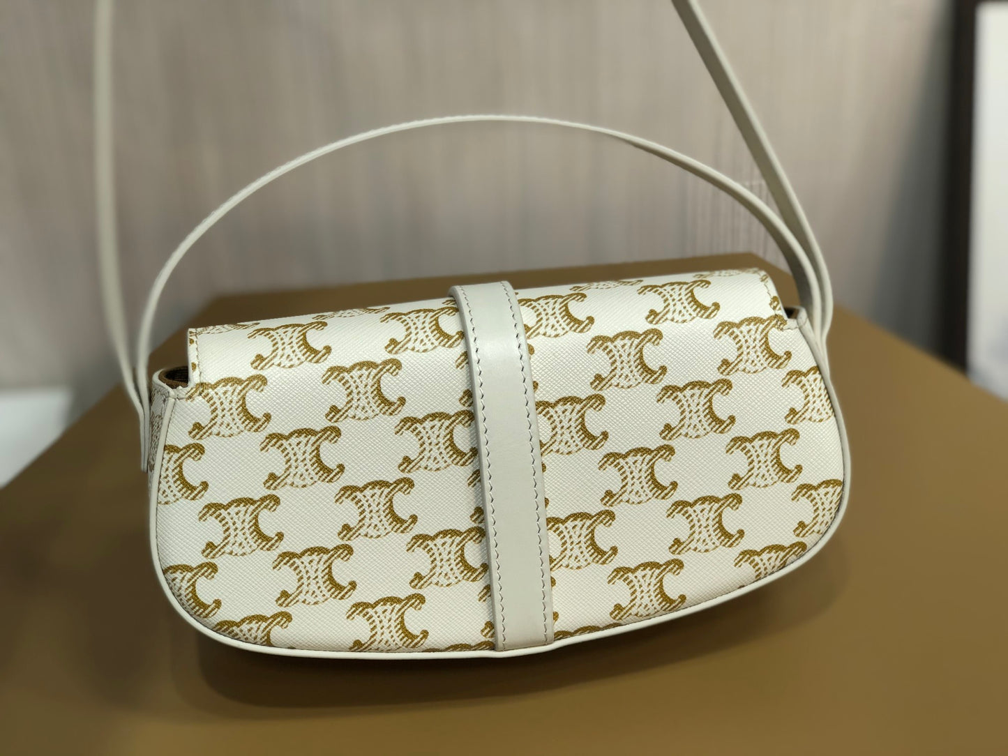 賽C家-Mini Tabou Clutch 鎖頭飾腋下包 老花白色