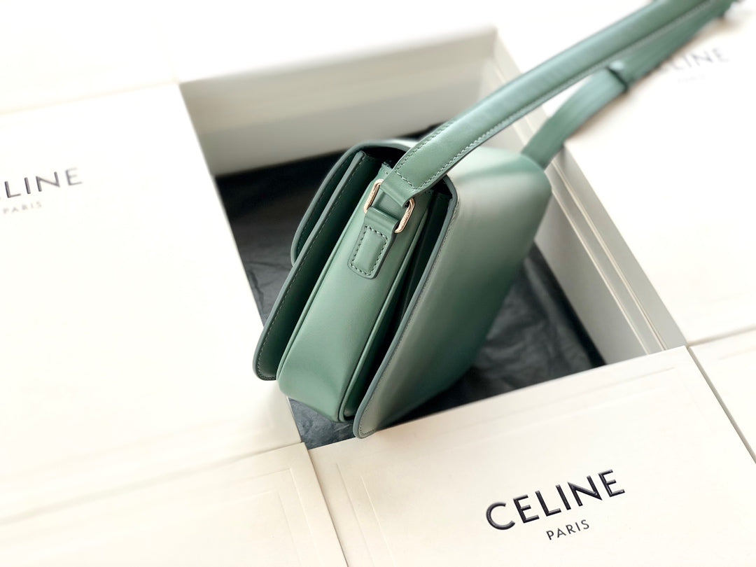 Celine TRIOMPHE 中號小牛皮-青瓷色