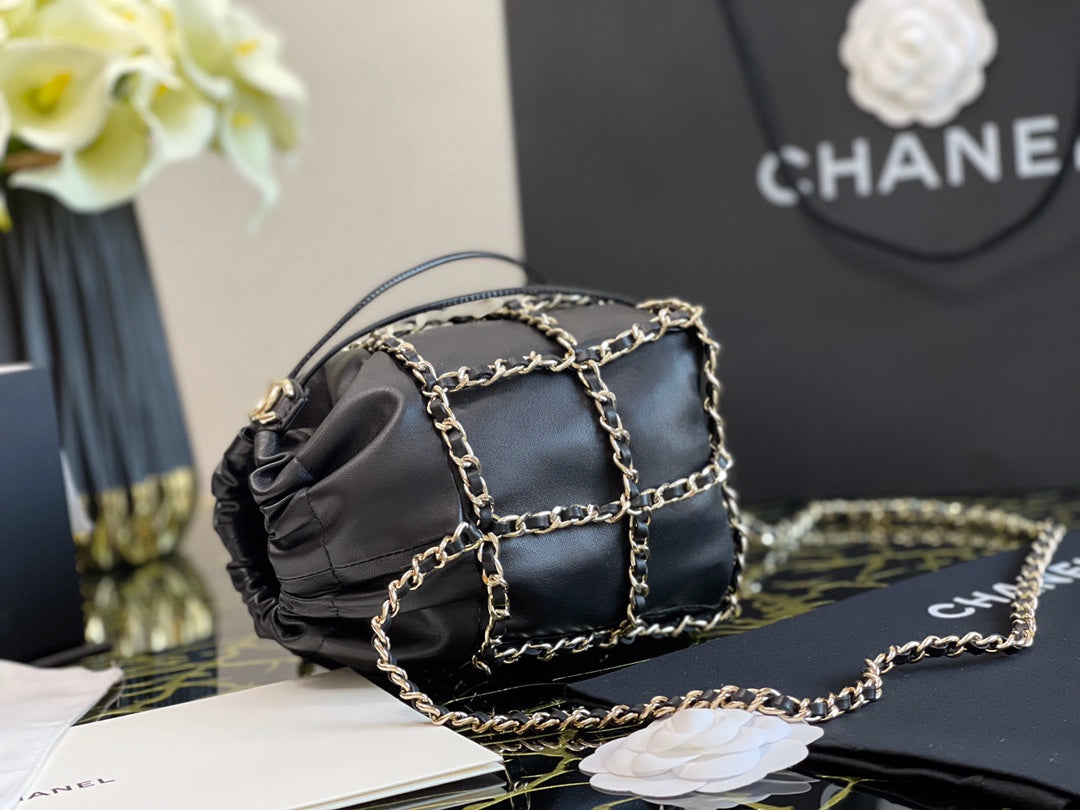Chanel 小號羊皮抽繩水桶包