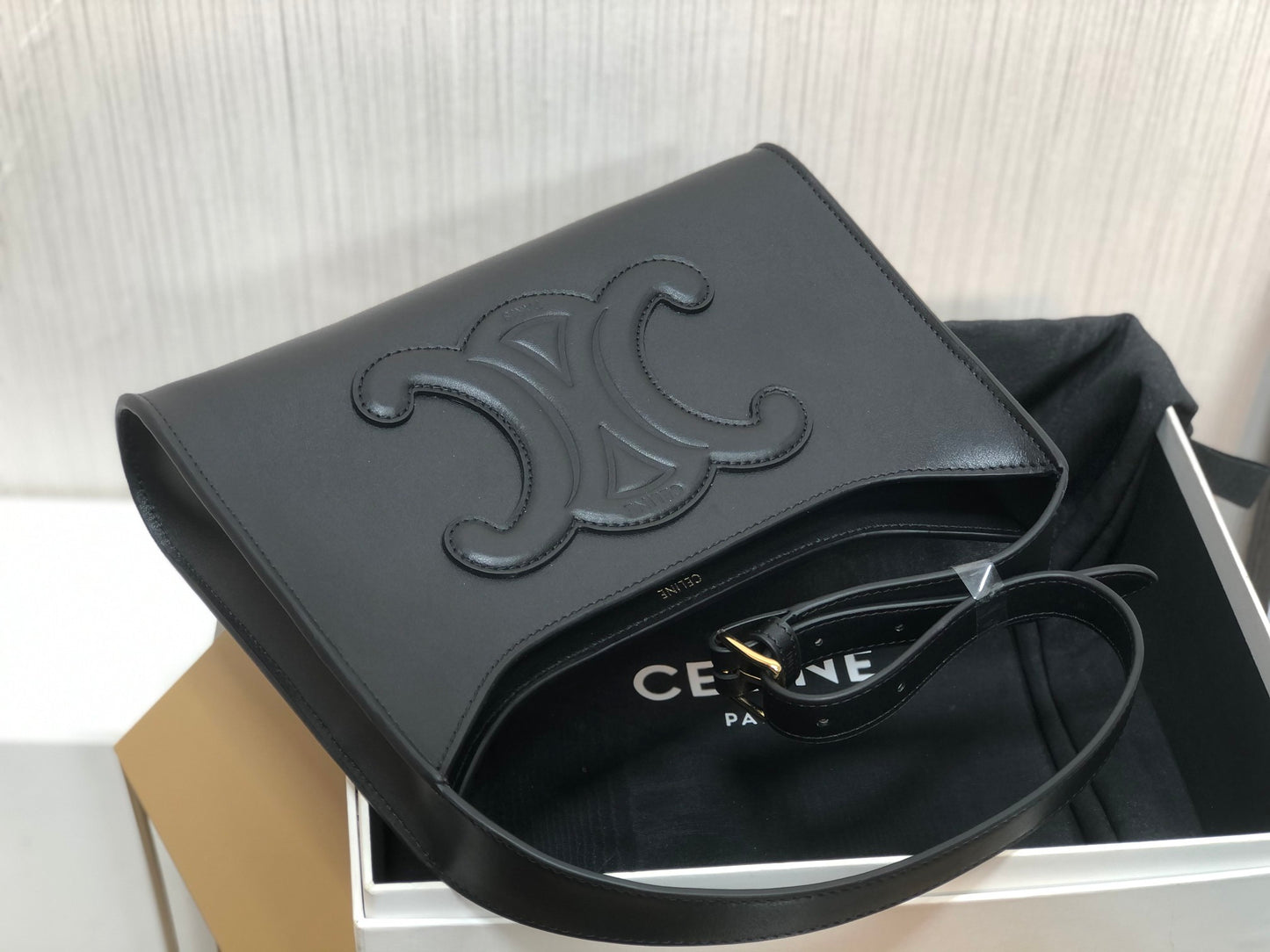 賽C家-22s春夏新品｜CUIR TRIOMPHE 光滑牛皮革肩背包