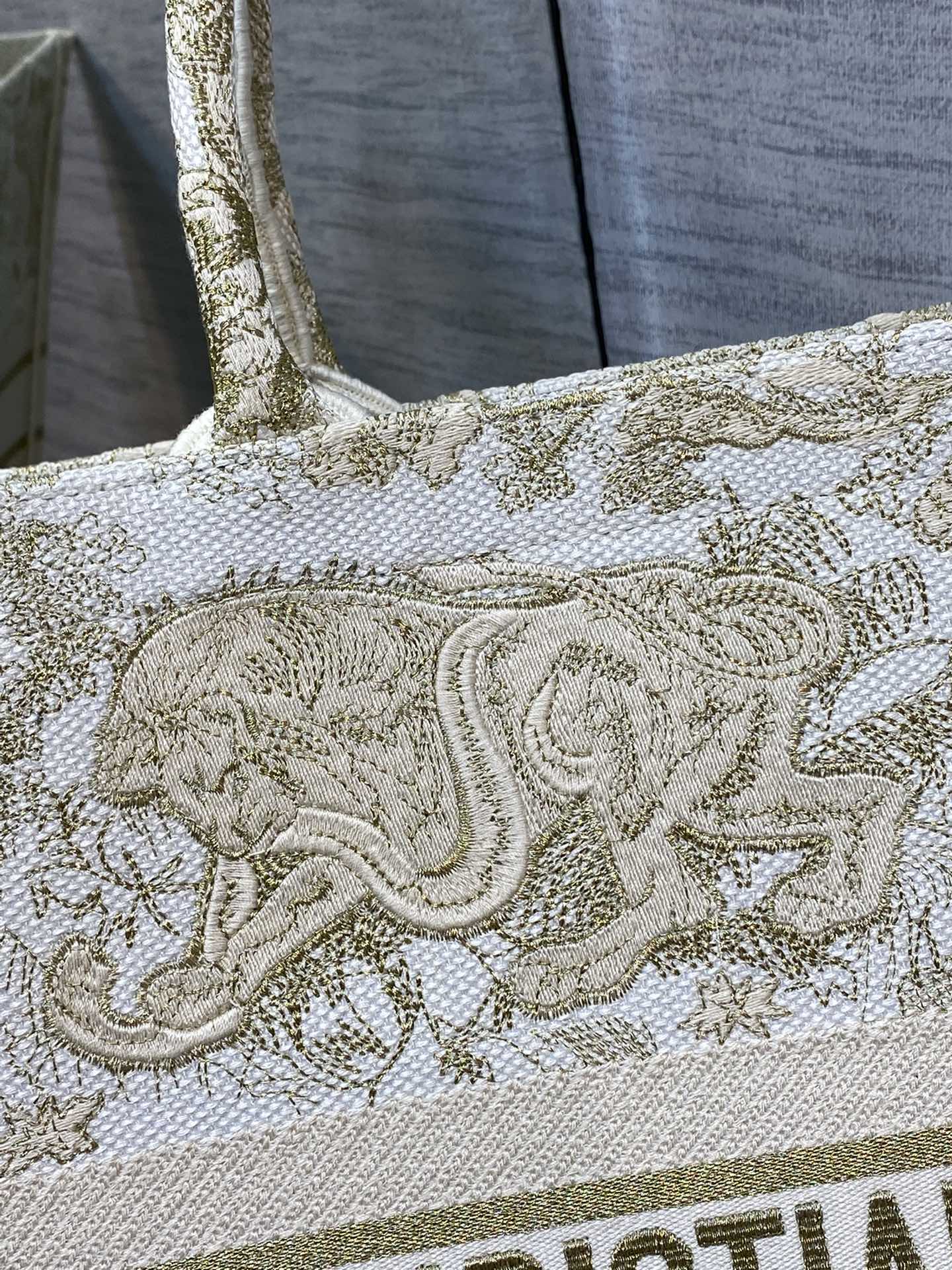Dior Book Tote-大號41.5c-金色老虎 聖誕限量