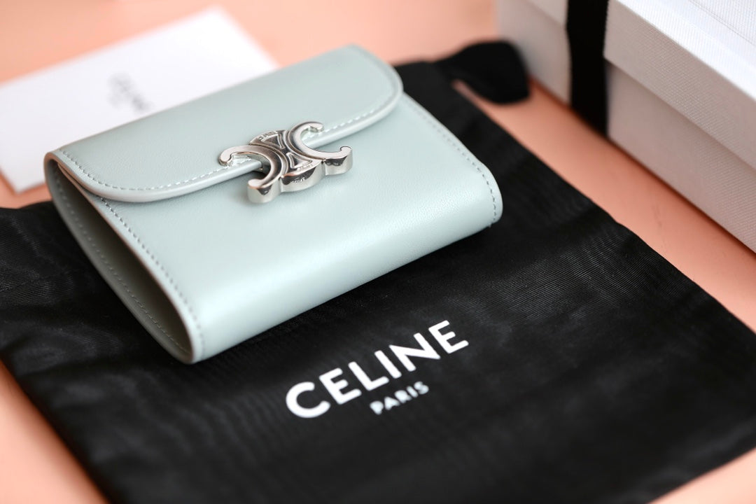 Celine TRIOMPHE 小號亮澤羊皮翻蓋錢包-礦石灰