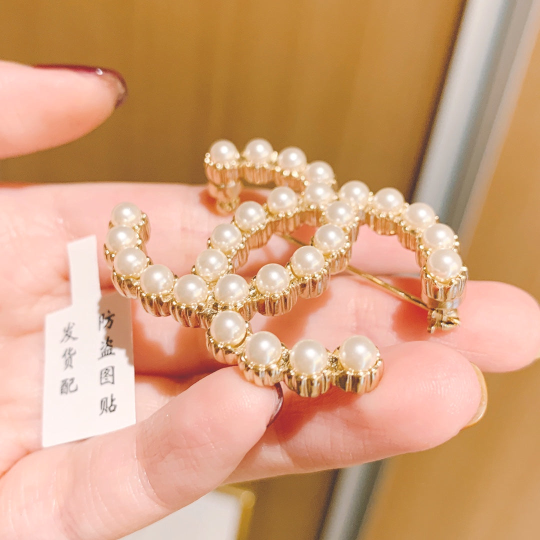 Chanel 胸針
