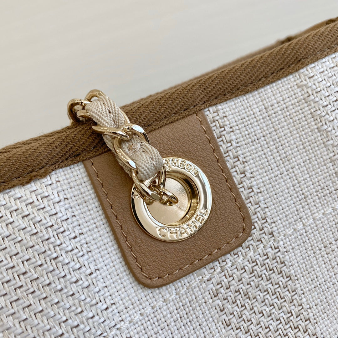Chanel 中號米色條紋沙灘包