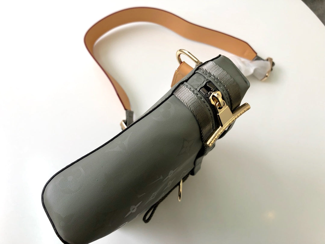 Lou-Monogram Titanium 小號 郵差包
