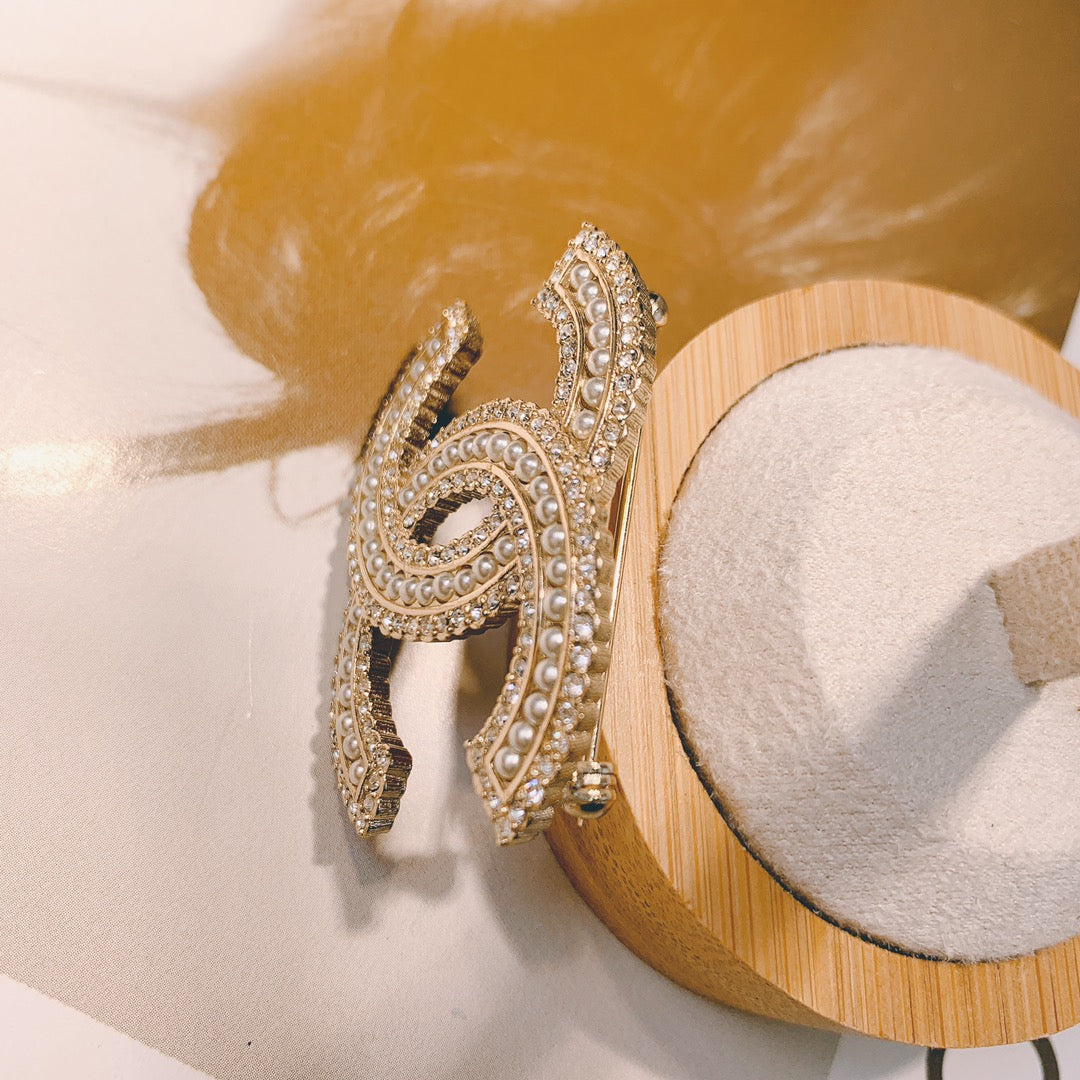 Chanel 胸針