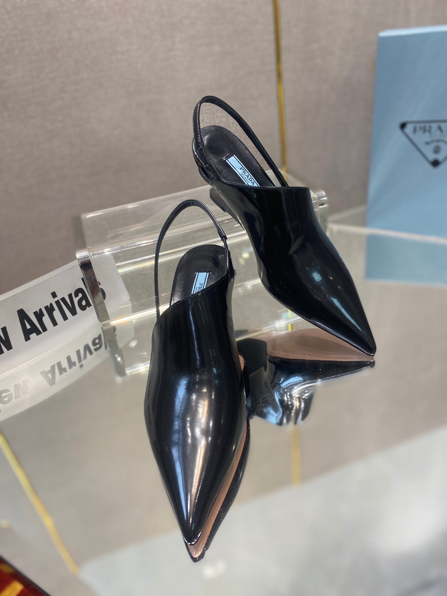Prada 鞋-Prada 尖頭低跟量跟鞋（黑）