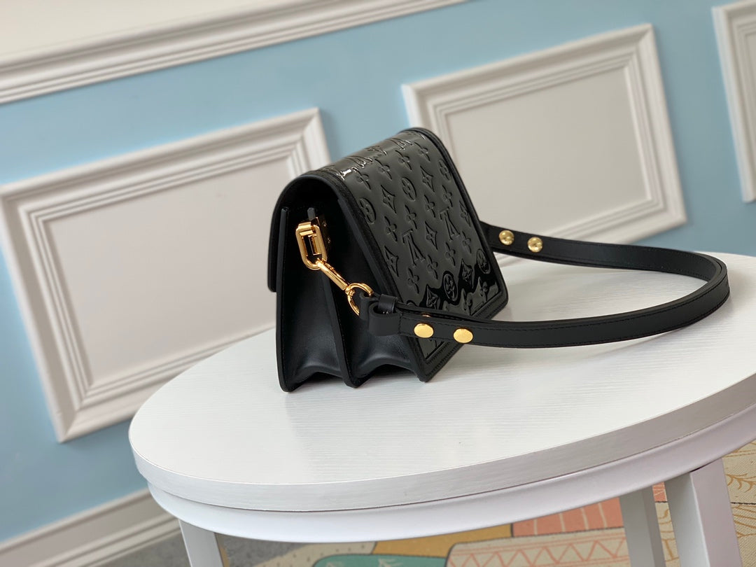M44580 路L家-2019年 Dauphine郵差包 漆皮 黑色 小號
