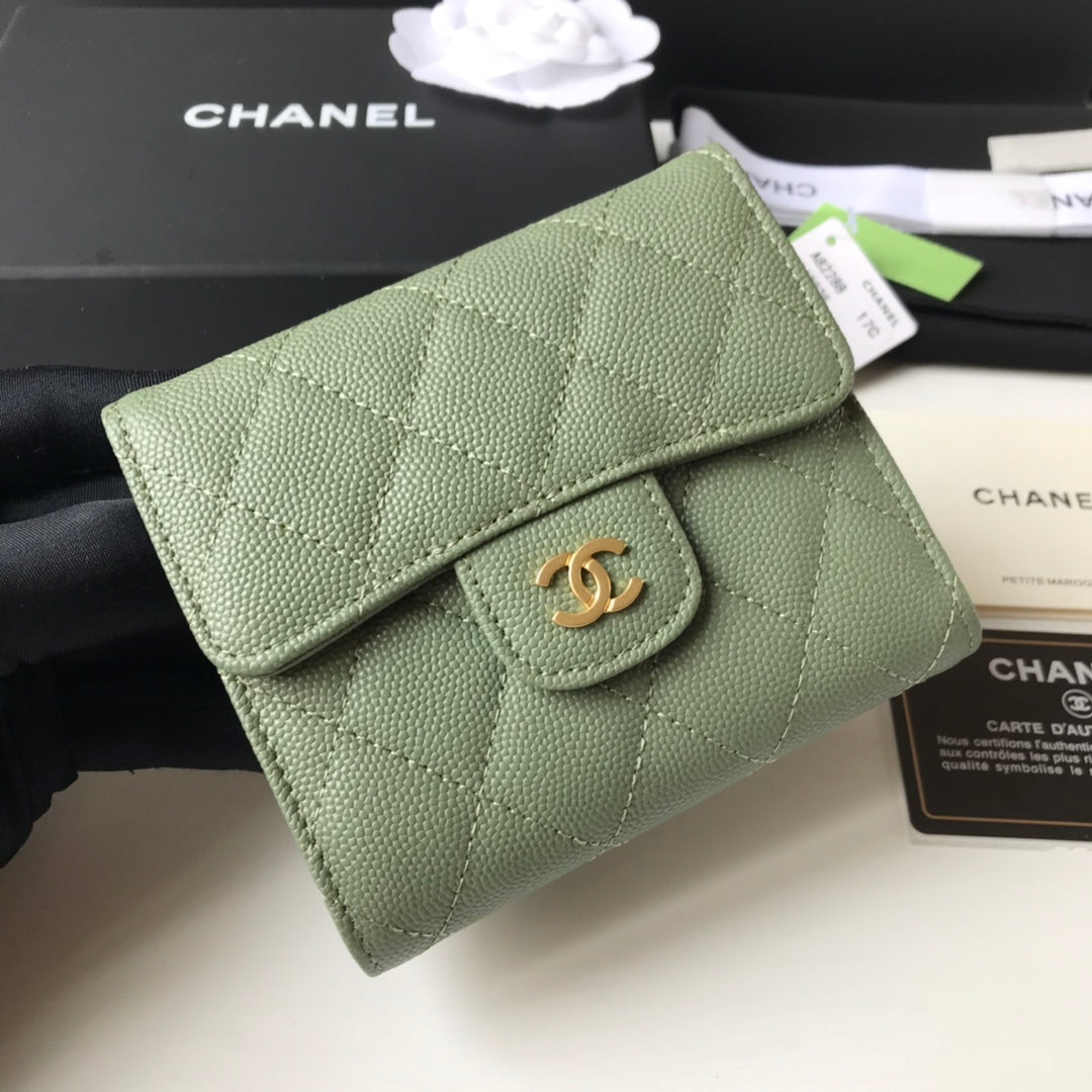 Chanel 三折短夾-綠色球紋皮金釦