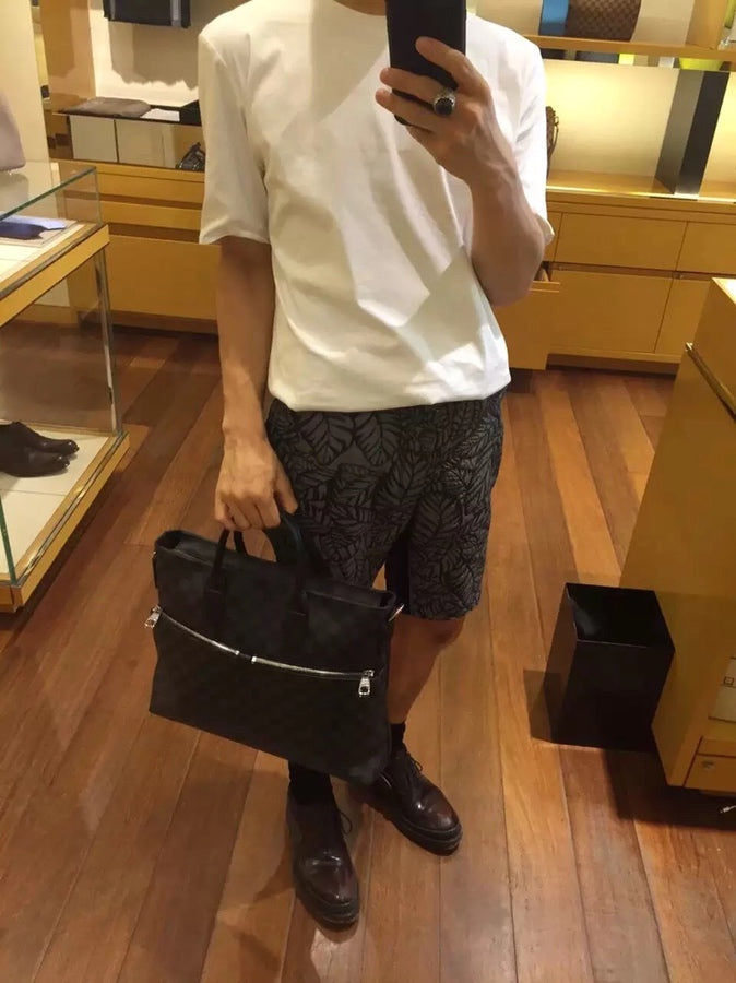 Lou-手提包 公事包 棋盤格黑 上身照