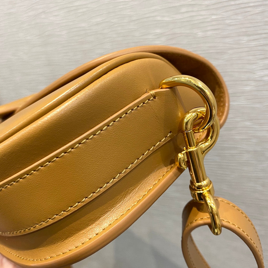 Dior Bobby系列 East-Wes 腋下包 棕色