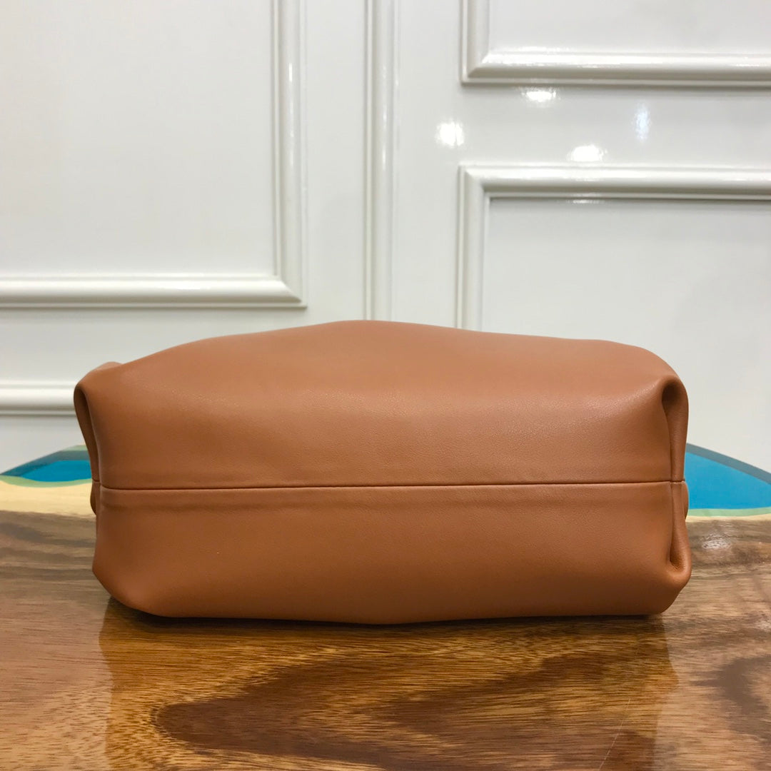 B編織- The  pouch 鏈條 雲朵包 31x16X12cm