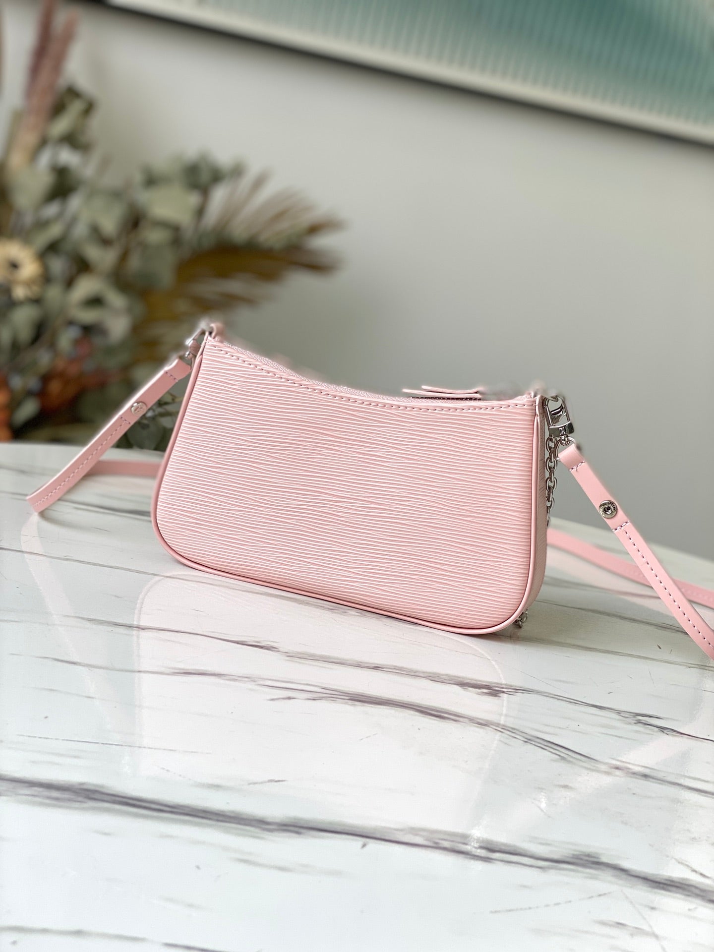 LV M80483 芭蕾粉 Easy Pouch On Strap 手袋