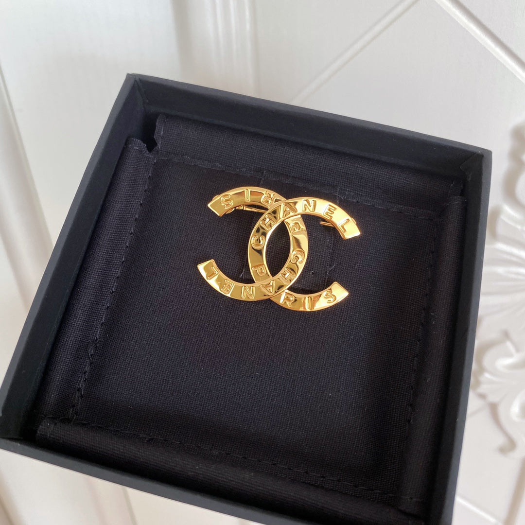 Chanel 胸針