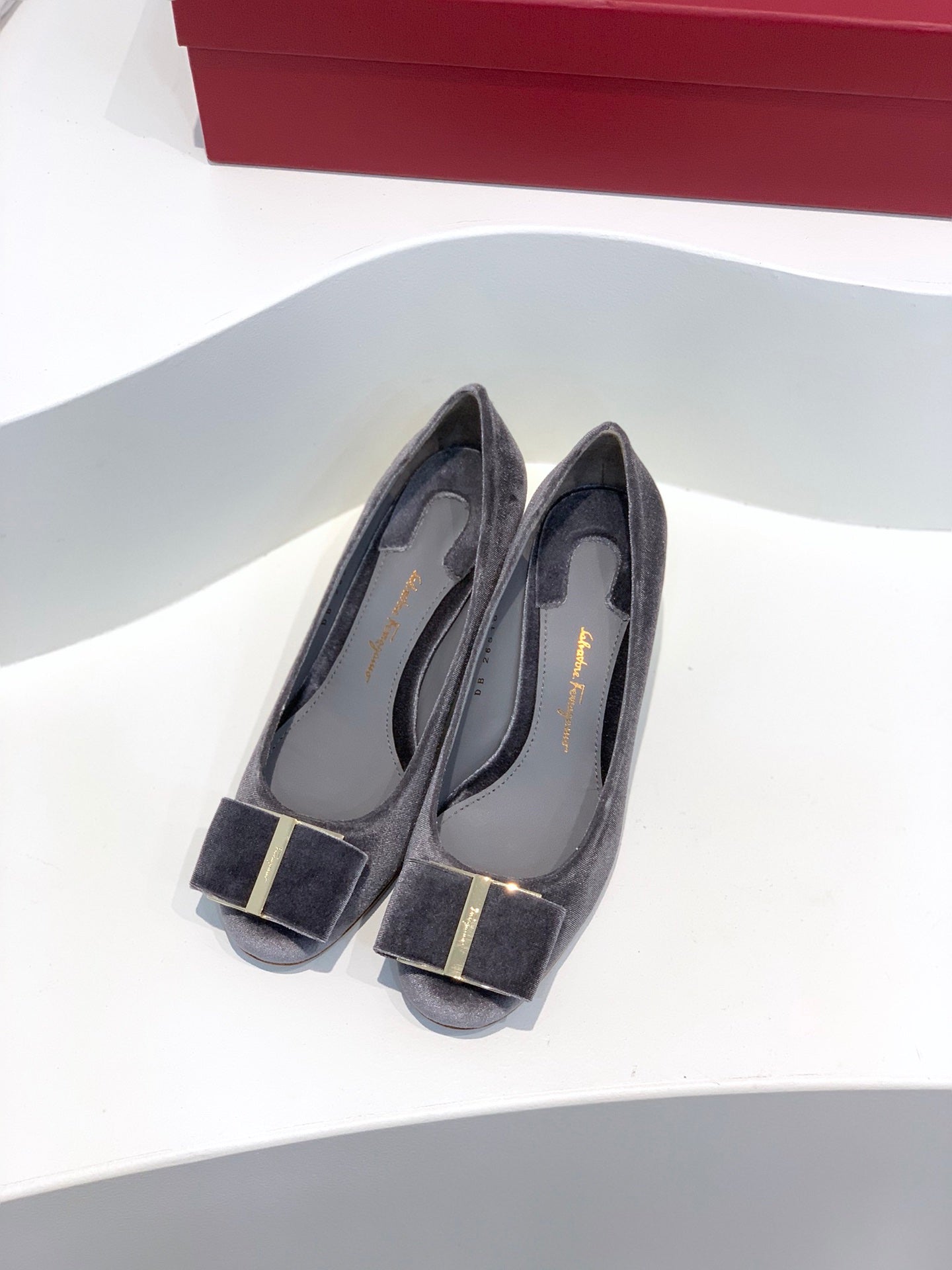 Salvatore Ferragamo鞋-菲拉格慕 VARA大蝴蝶結 絲絨面 金梅花跟 高跟鞋