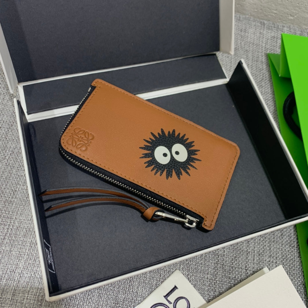 Loewe 限量款拉鍊小卡包“煤球”系列