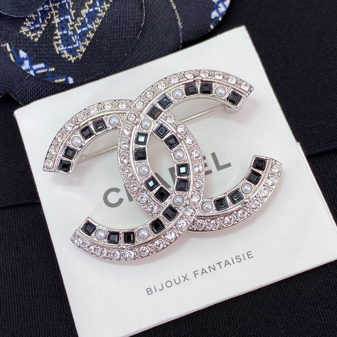 Chanel 胸針