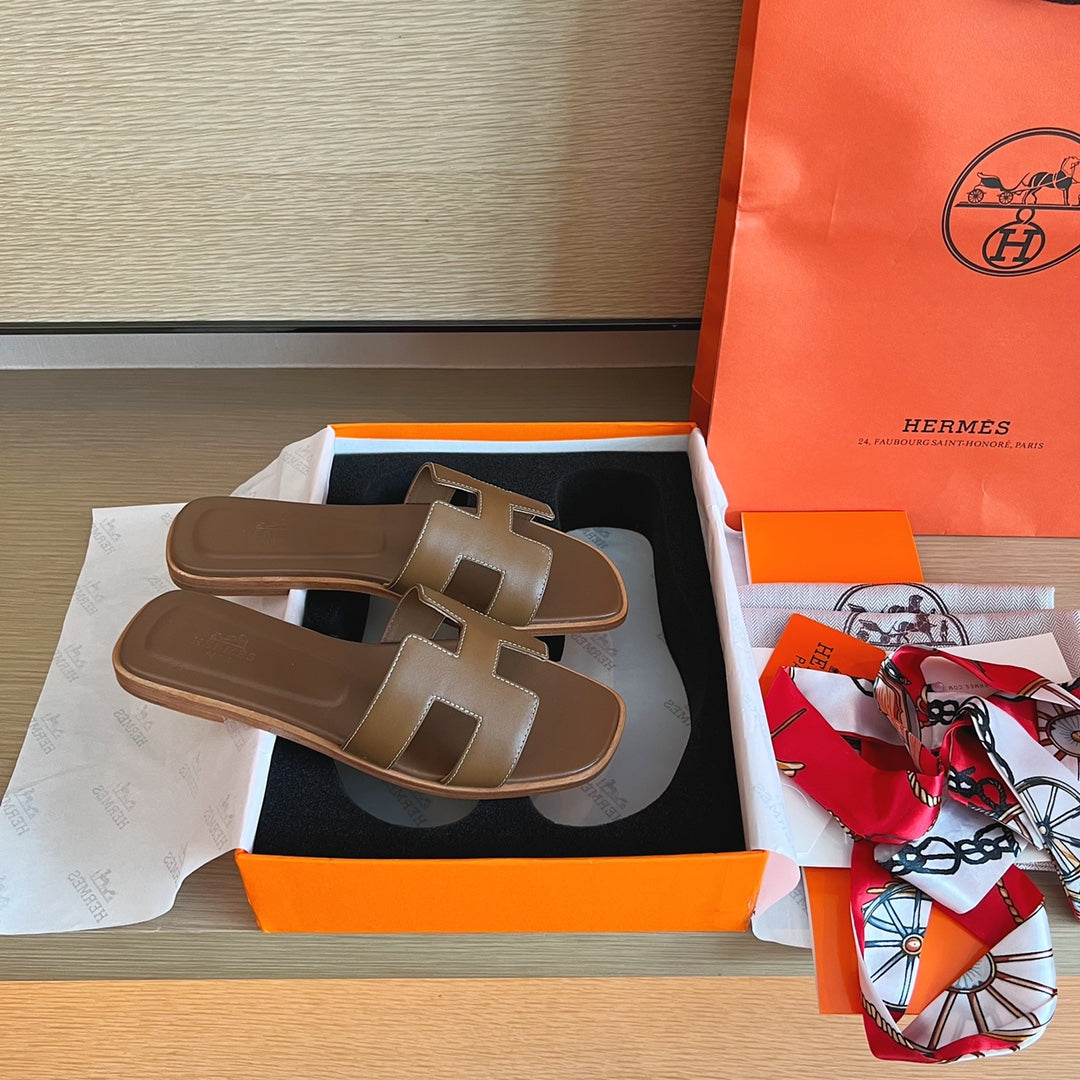 小愛款-經典H拖鞋 純色皮面 全包中底 咖色