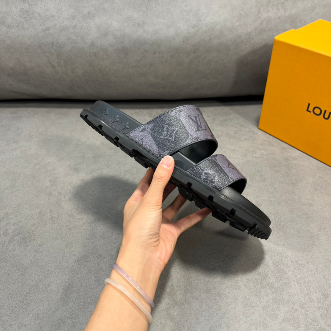 Lou-2022春夏新款 愛心圖拖鞋