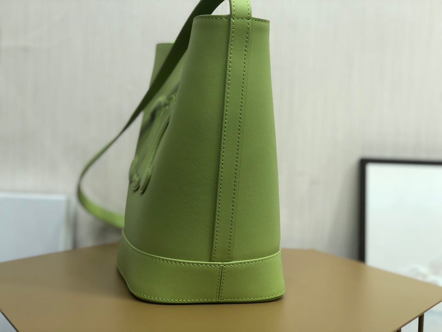 賽C家-2022s春夏新品 CUIR TRIOMPHE小號光滑牛皮水桶包