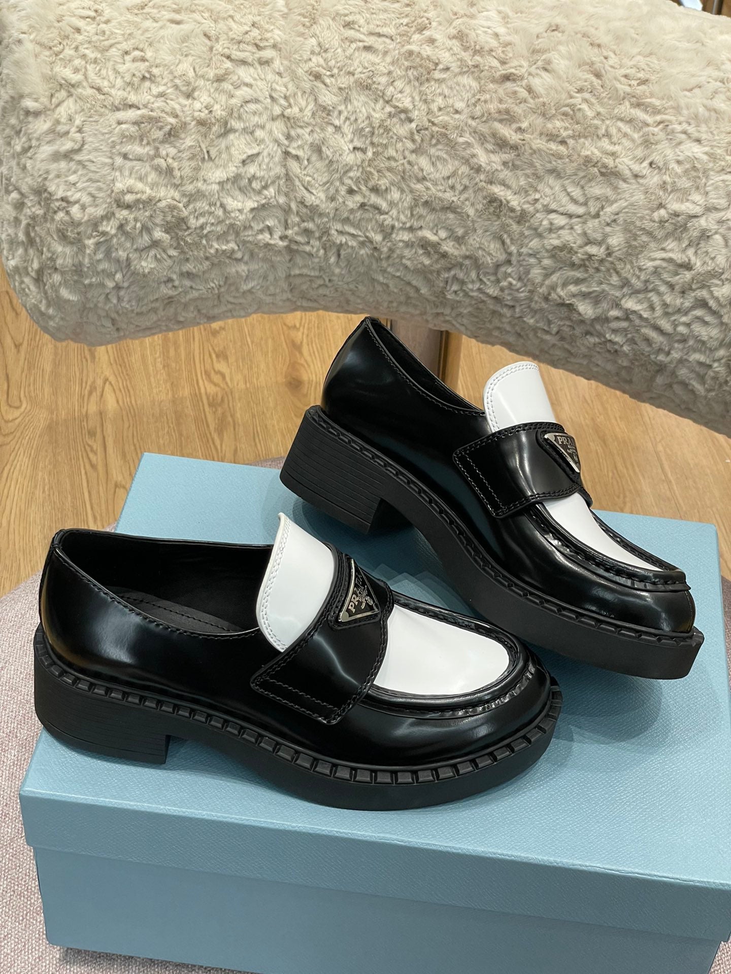 Prada 鞋-Prada 厚底樂福鞋（黑白）