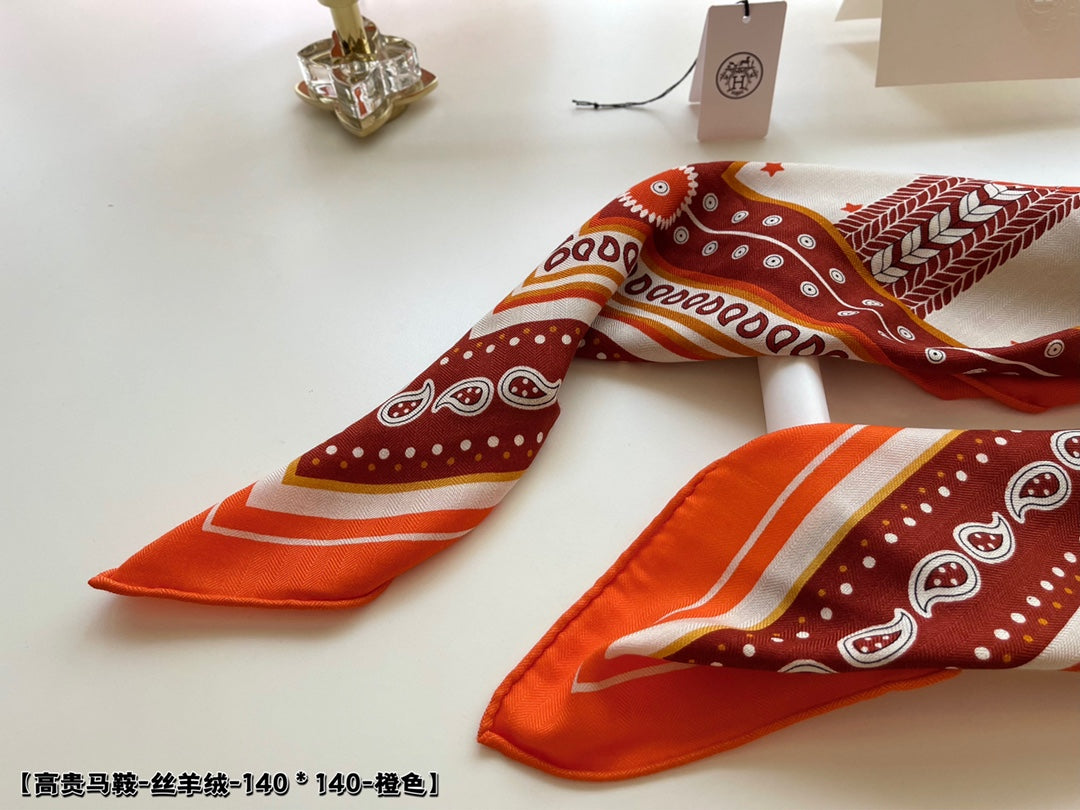 小愛款-高貴馬鞍 140真絲羊絨方巾