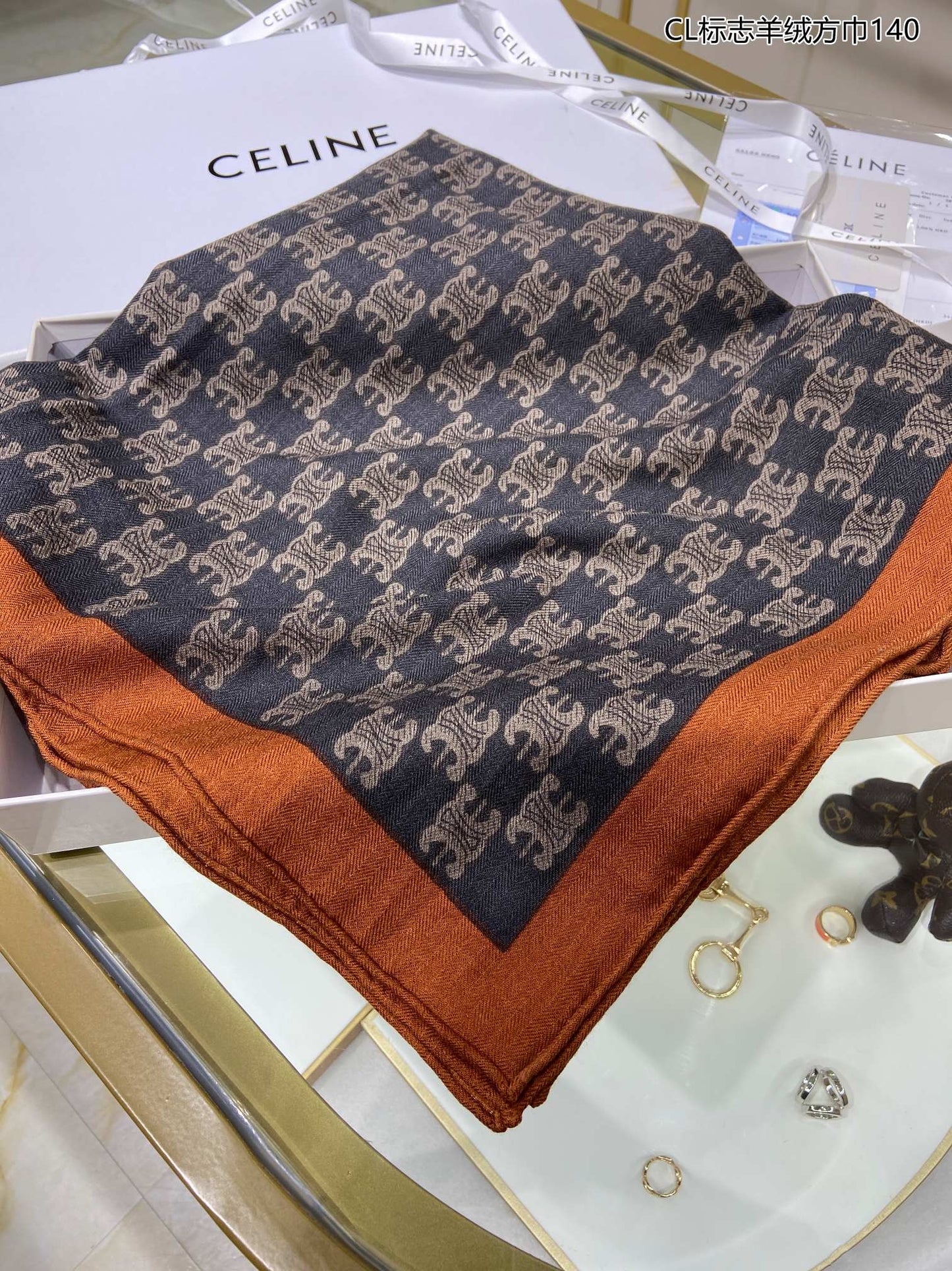 賽C家-新款凱旋門LOGO圍巾-140cm方巾 羊絨＋真絲