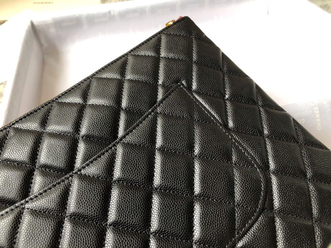 Chanel 小號手拿包-金扣