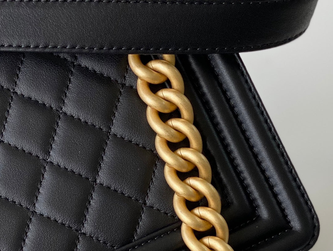 Chanel Leboy 25-黑色胎牛皮-復古金扣
