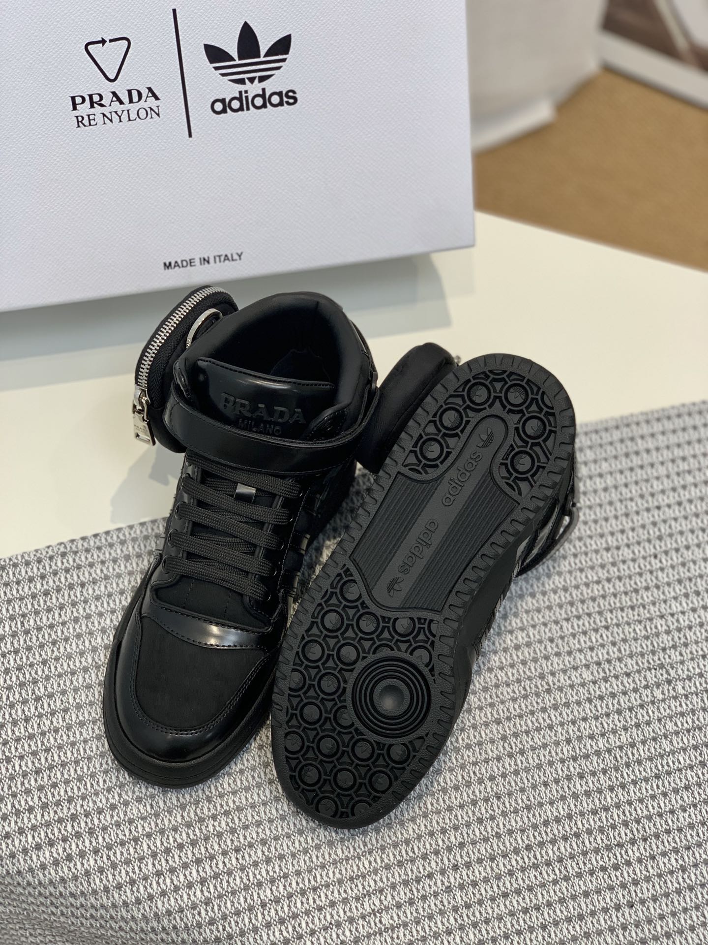 Prada 鞋-Prada x adidas 聯名 運動休閒鞋（黑）
