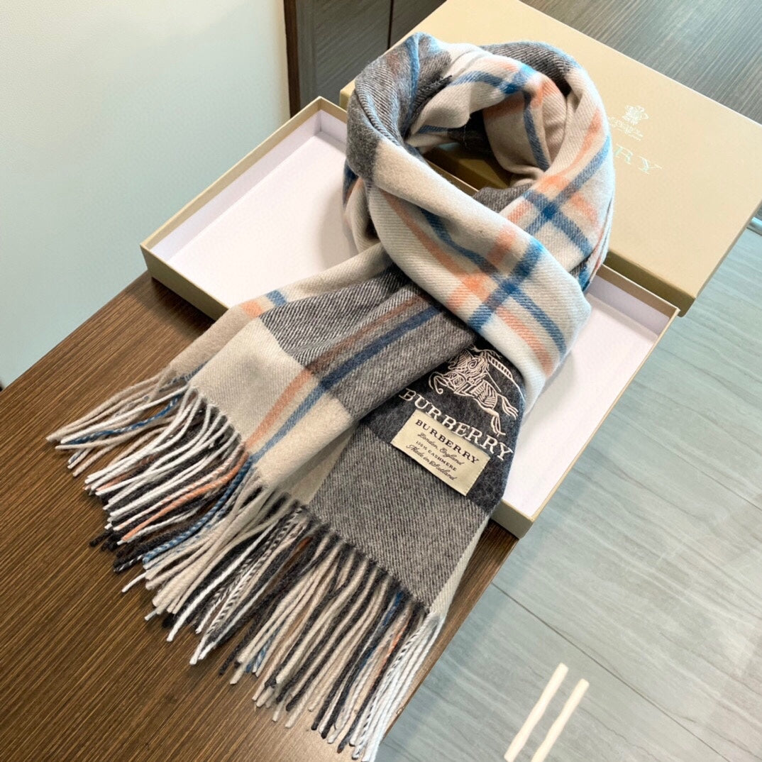 Burberry 刺繡戰馬羔羊絨圍巾-可當披肩