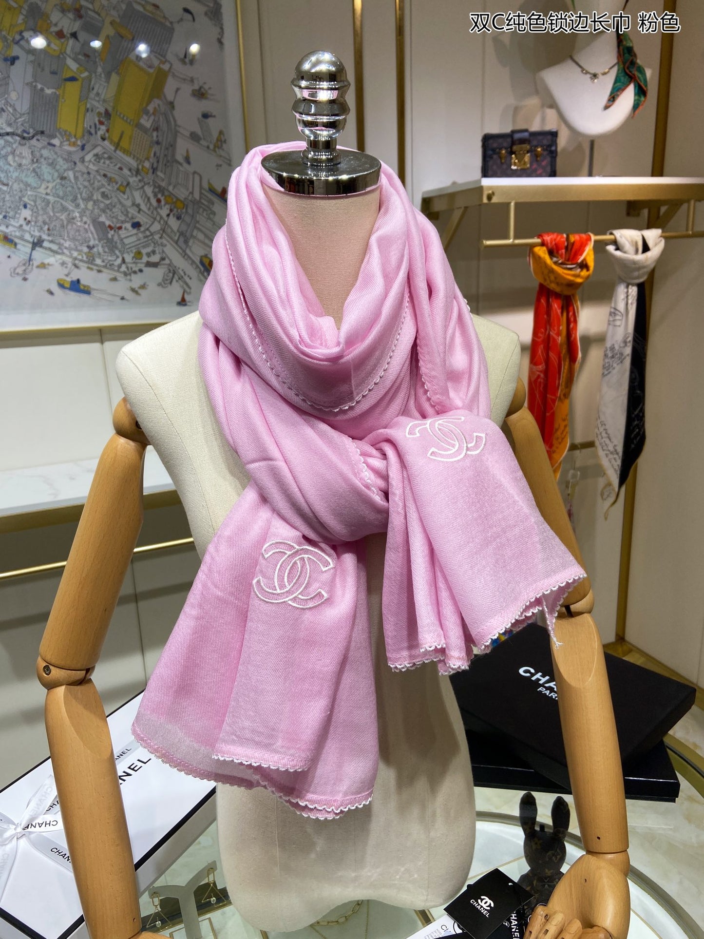 Chanel 純色鎖邊羊絨圍巾