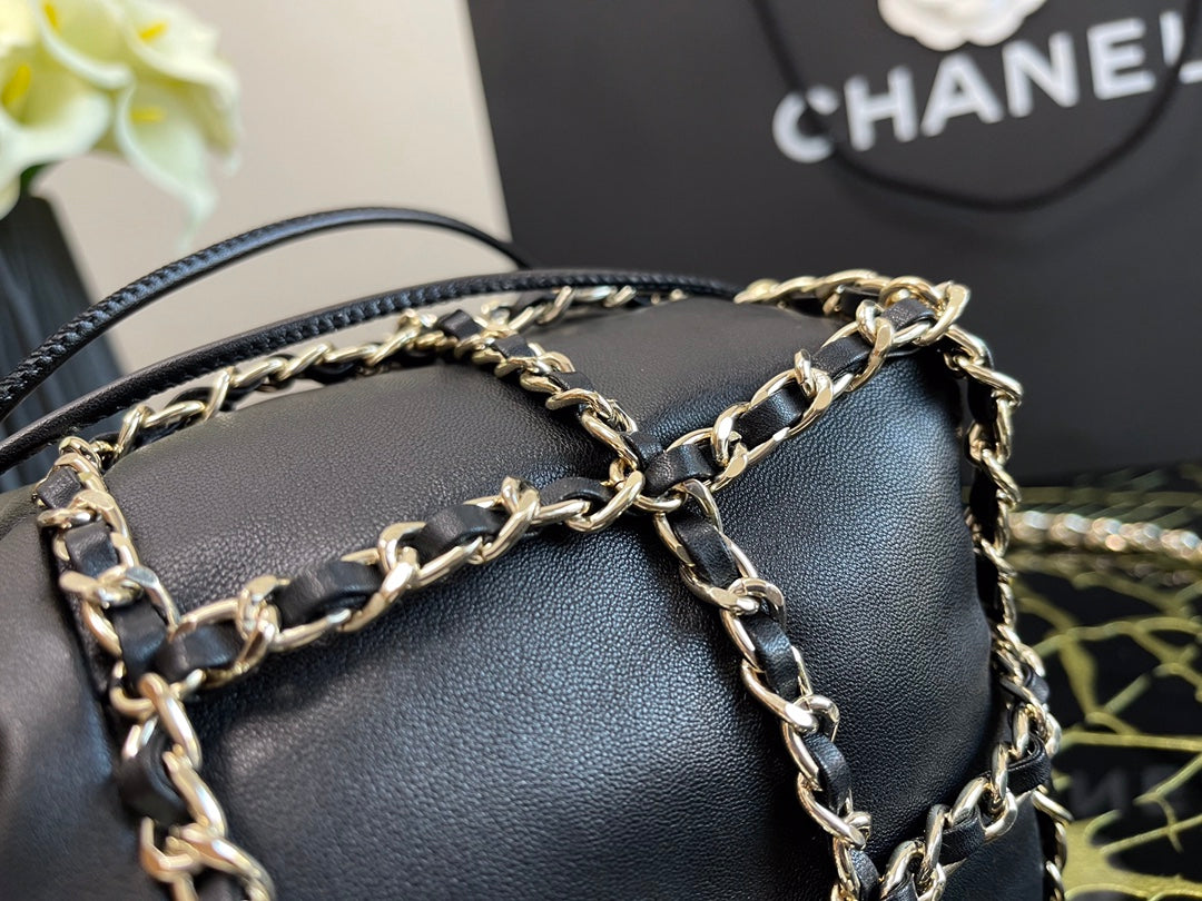 Chanel 小號羊皮抽繩水桶包