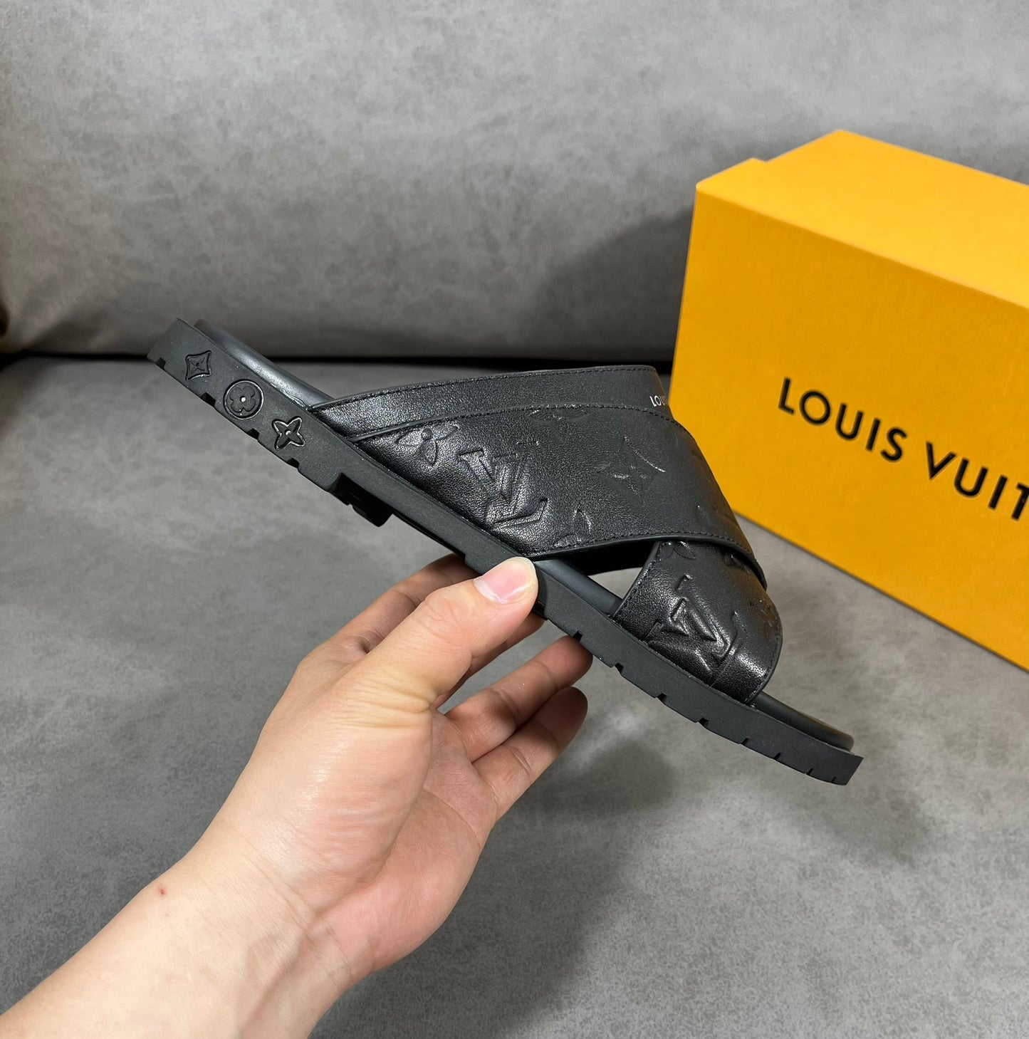 Lou-拖鞋
