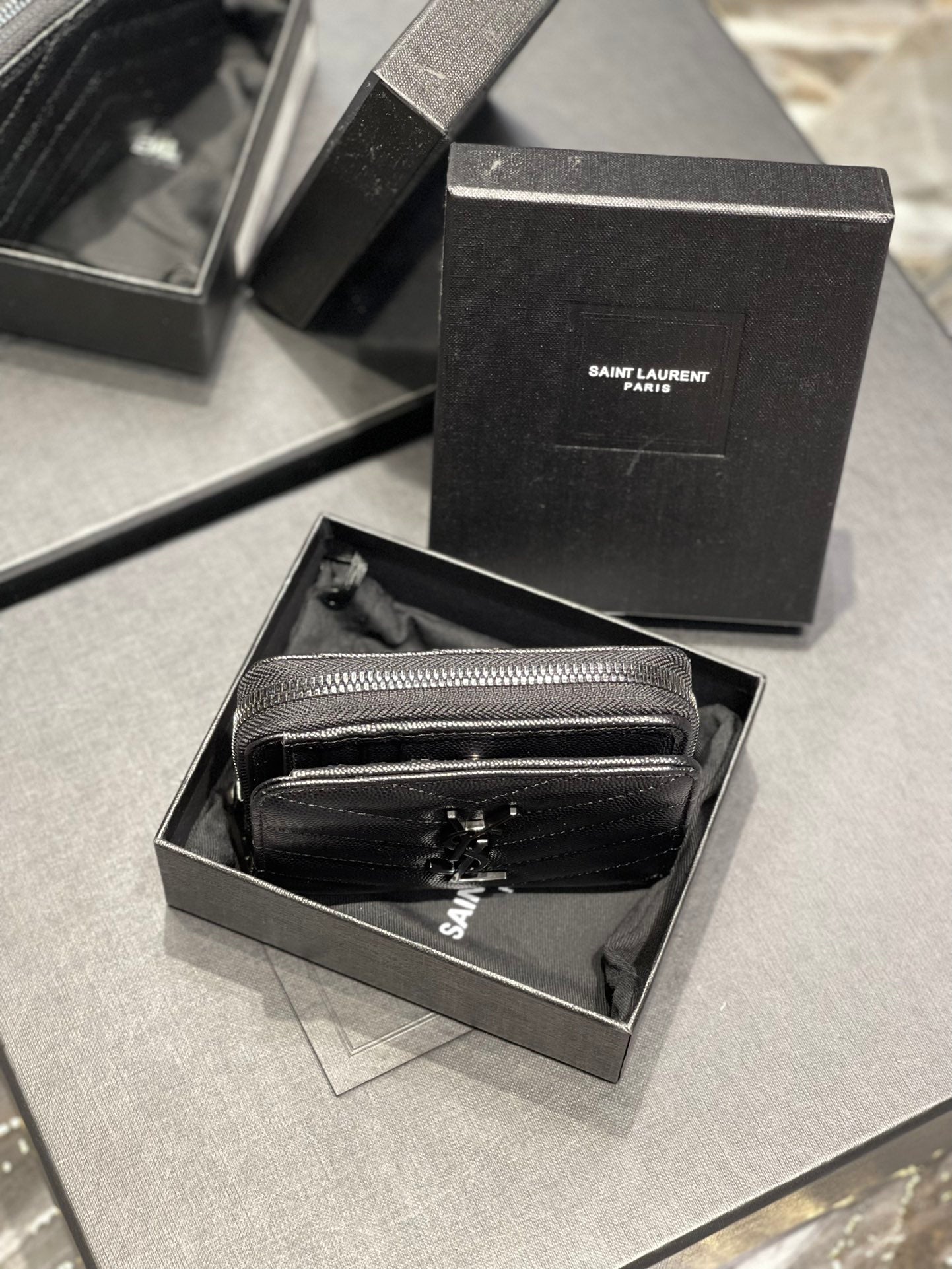 YSL 拉鍊短夾 黑色黑扣