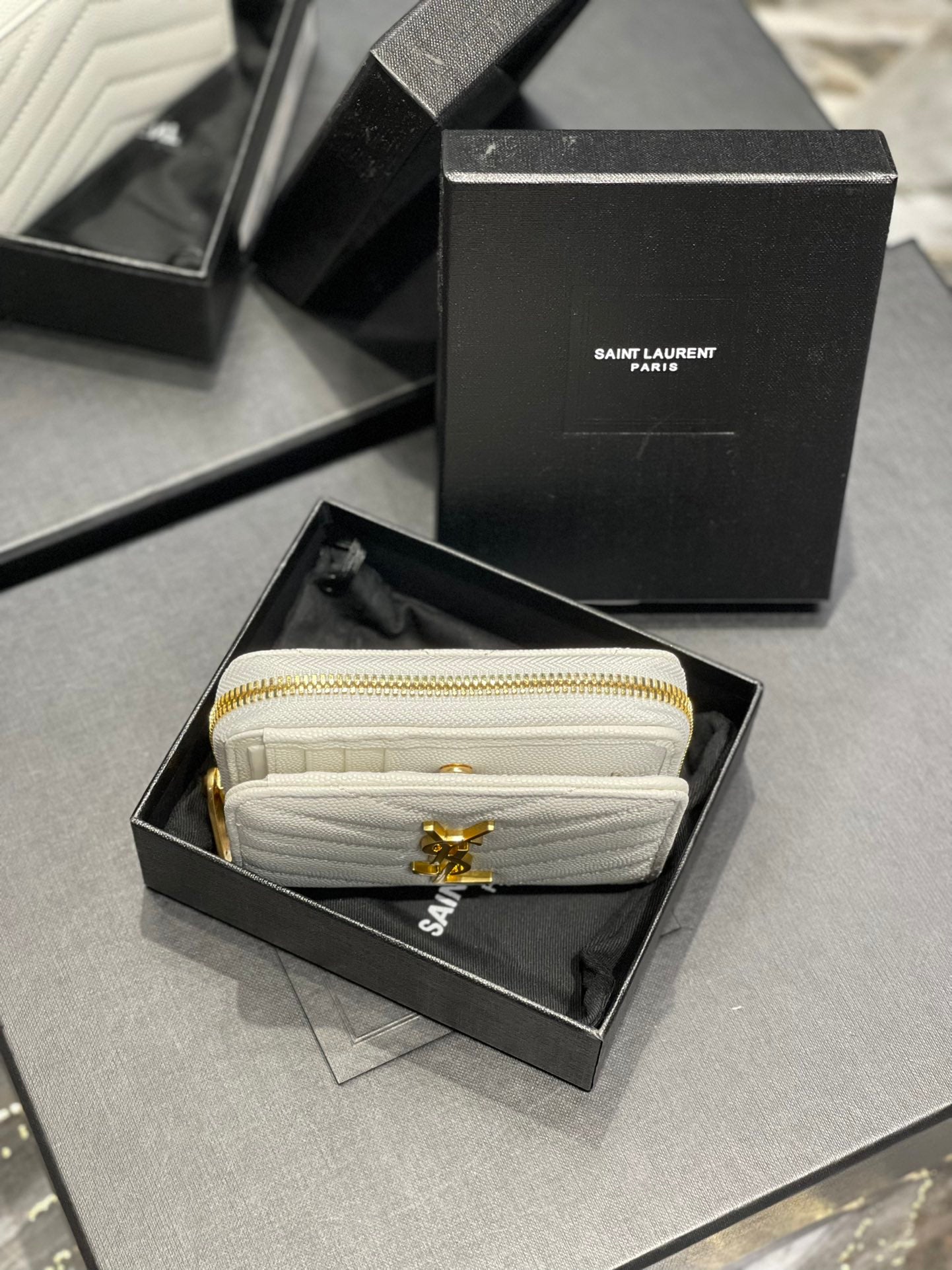 YSL 拉鍊短夾 白色金扣
