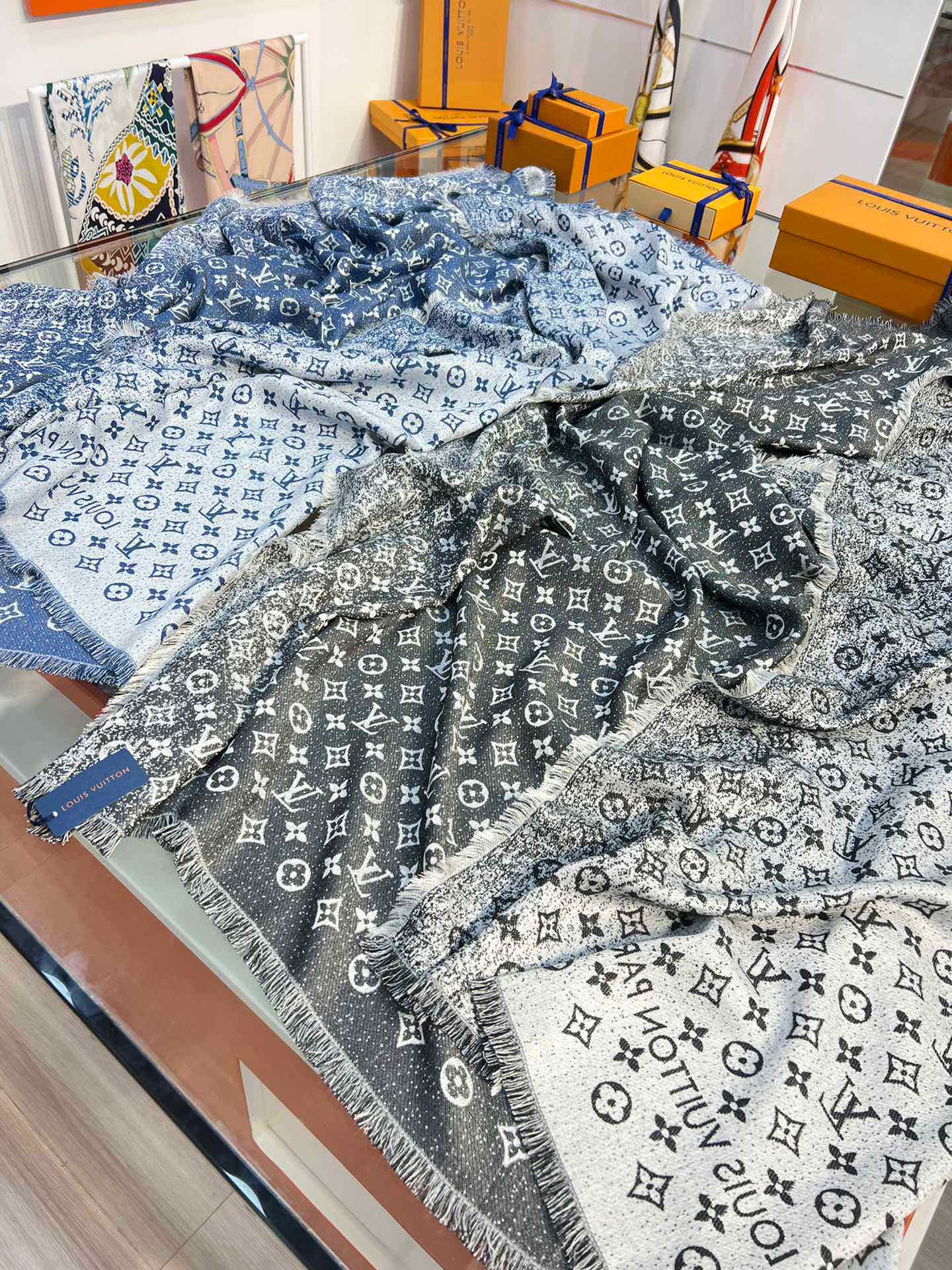 路L家-漸變牛仔老花披肩 Denim Gradient 142.5cm