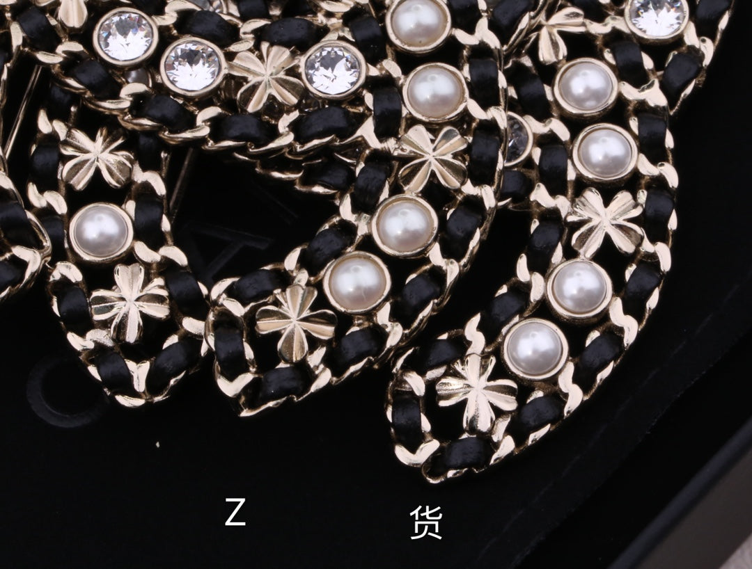 Chanel 胸針