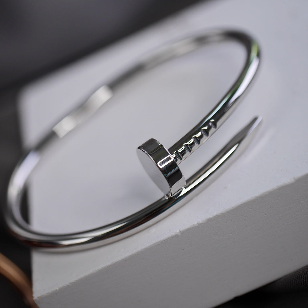 Cartier 釘子粗版手鐲