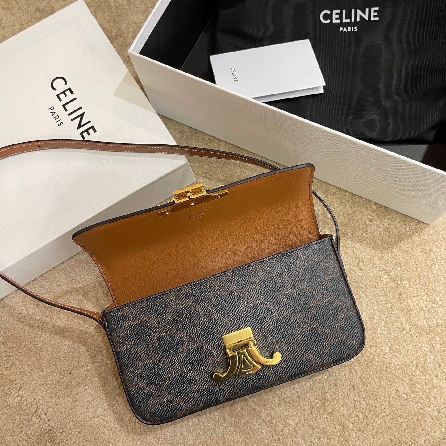 Celine Triomphe老花腋下包