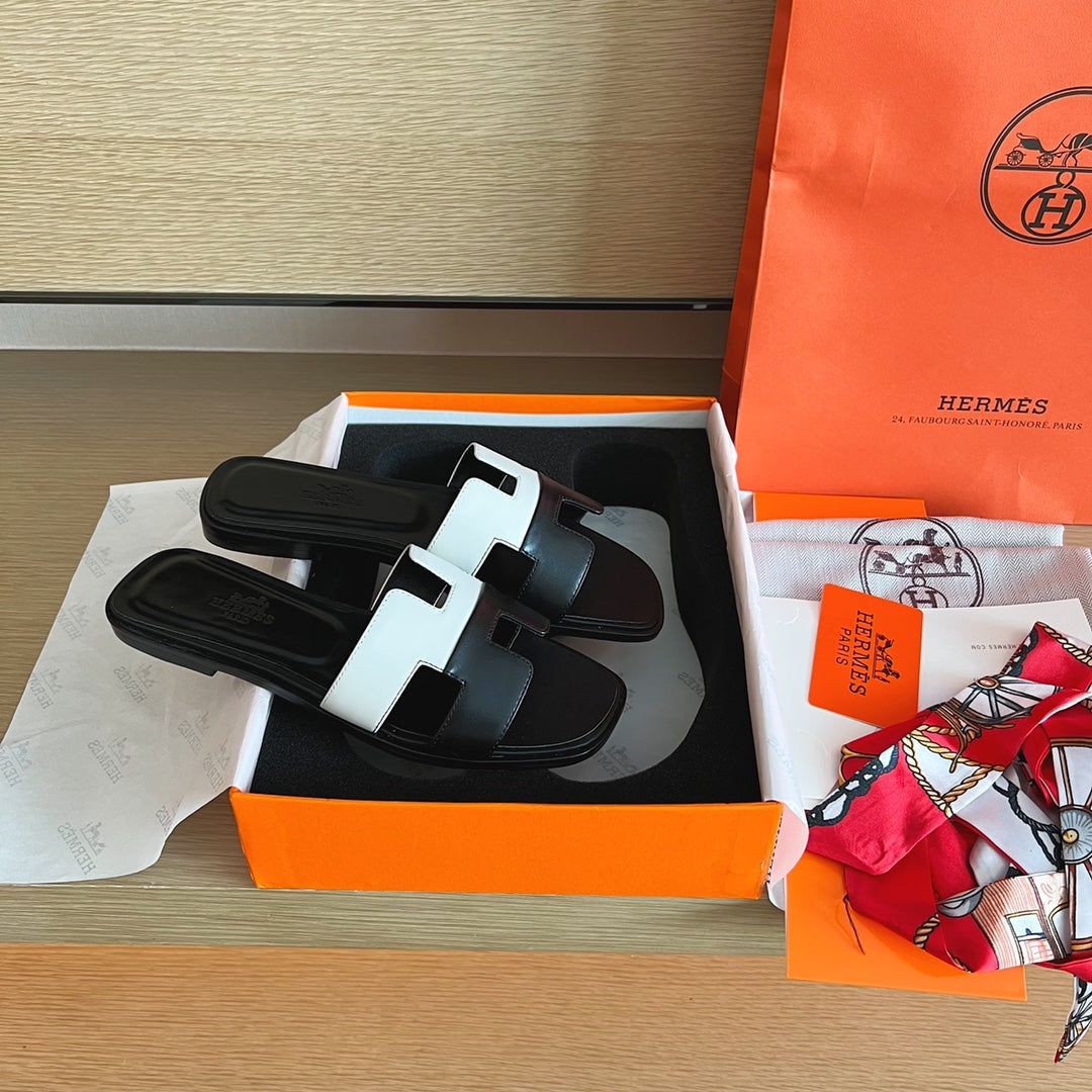 小愛款-經典H拖鞋 拼色皮面 黑白色