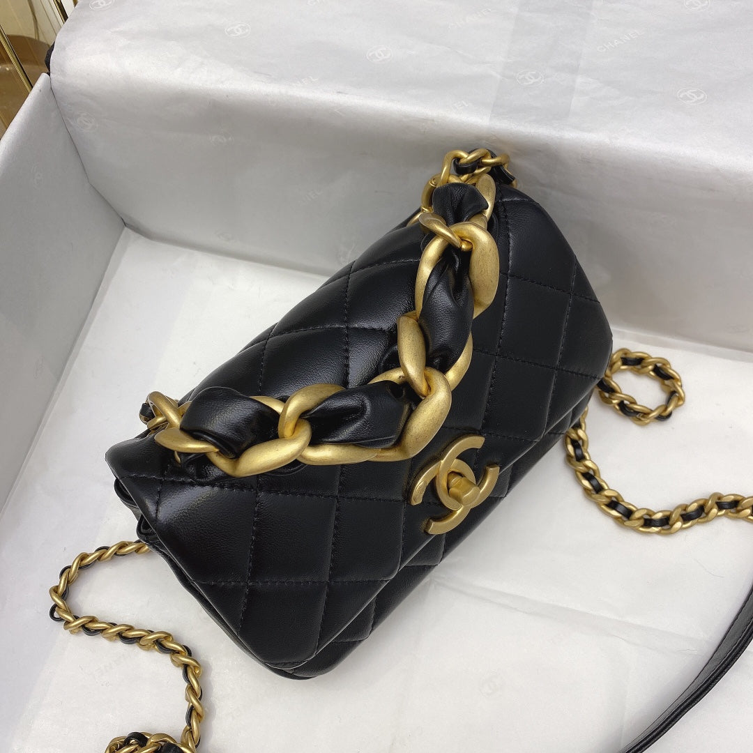 Chanel 拋光小羊皮菱格口蓋包