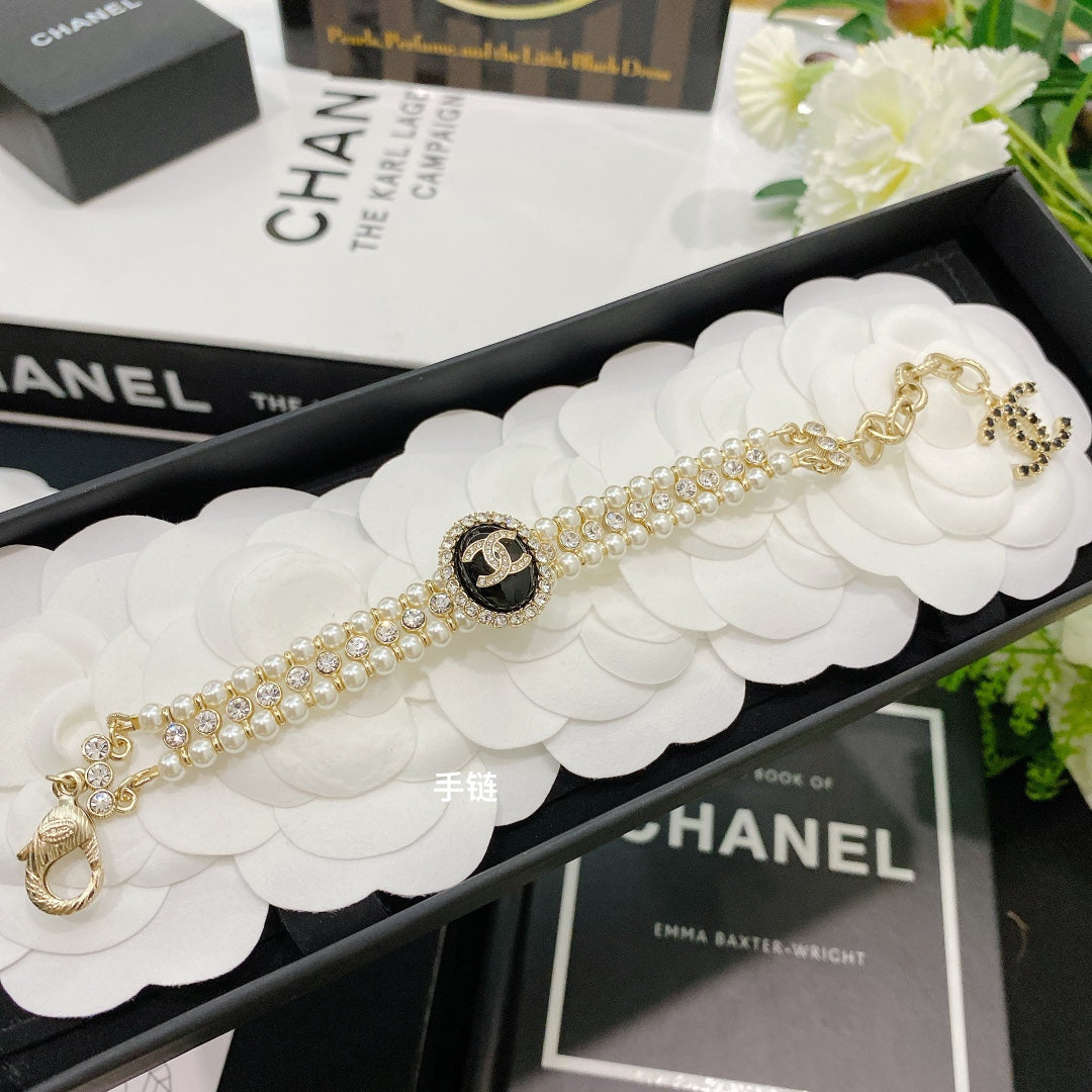 Chanel 耳環／項鍊／手鍊