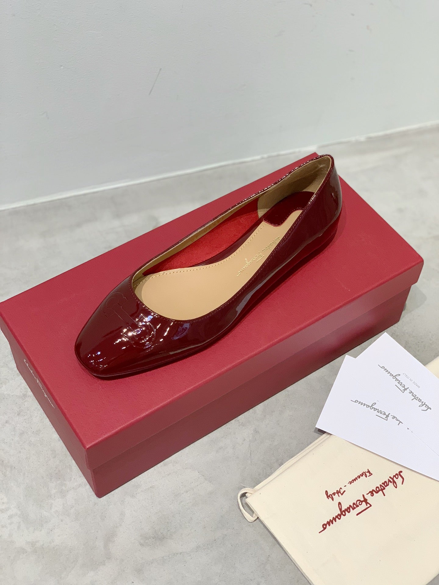 Salvatore Ferragamo鞋-菲拉格慕 芭蕾舞燙壓紋 漆皮平底鞋 紅