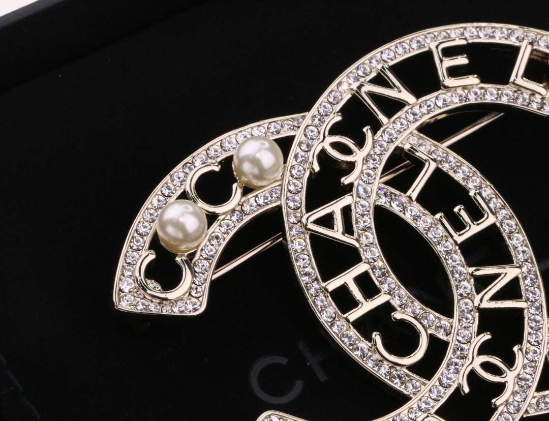 Chanel 胸針