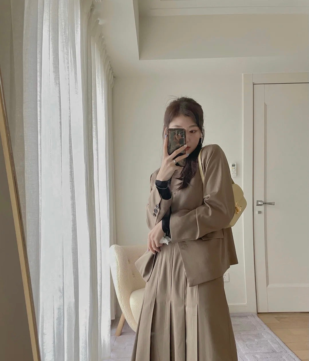 Celine Triomphe 牛皮革腋下包-黃色