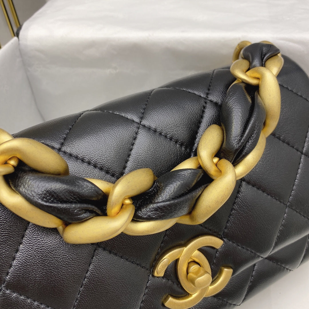 Chanel 拋光小羊皮菱格口蓋包
