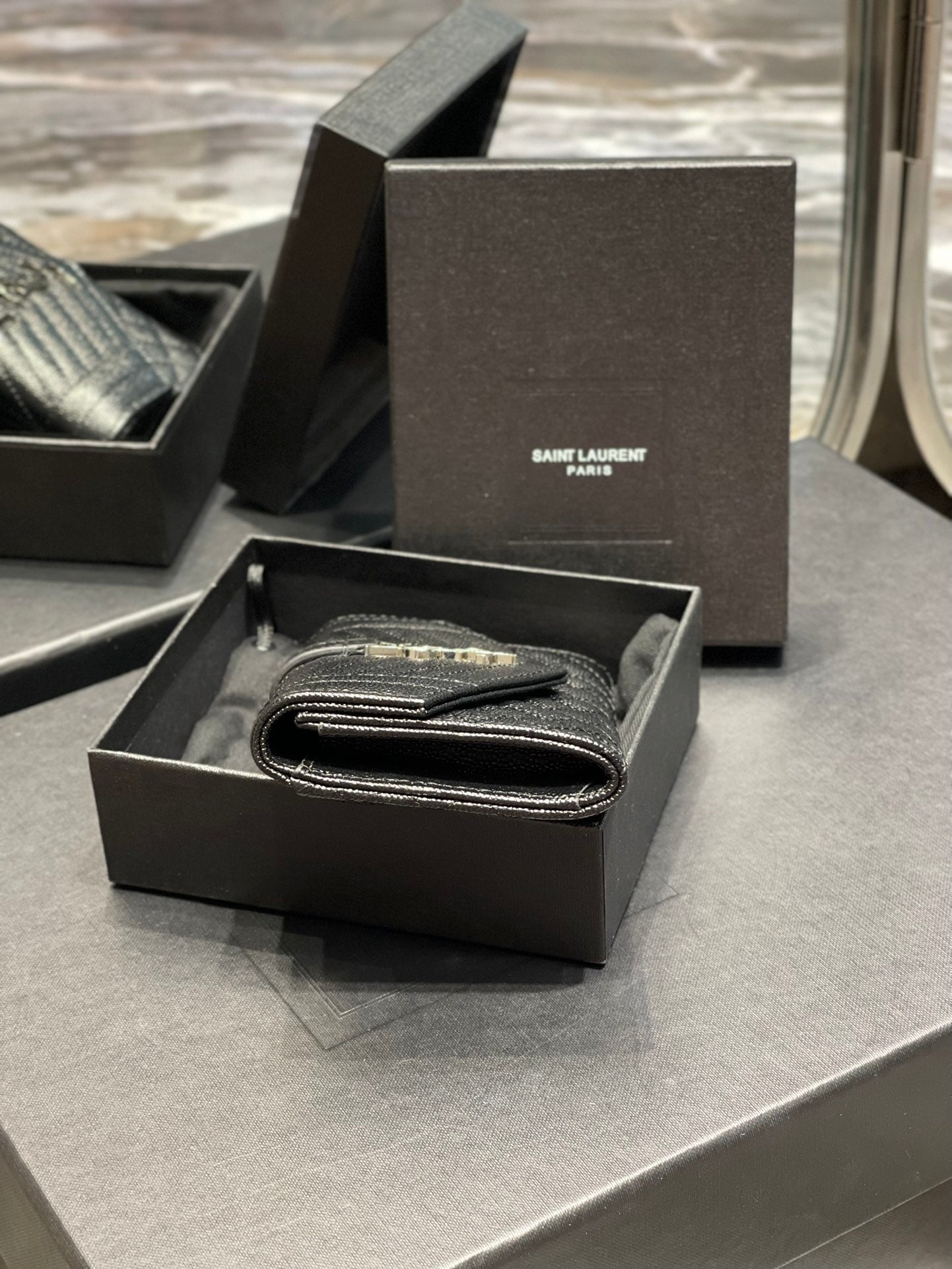 YSL 新品短夾 黑色銀扣