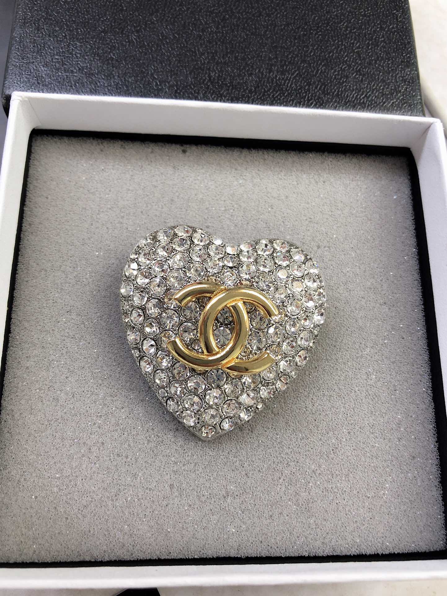 Chanel 胸針