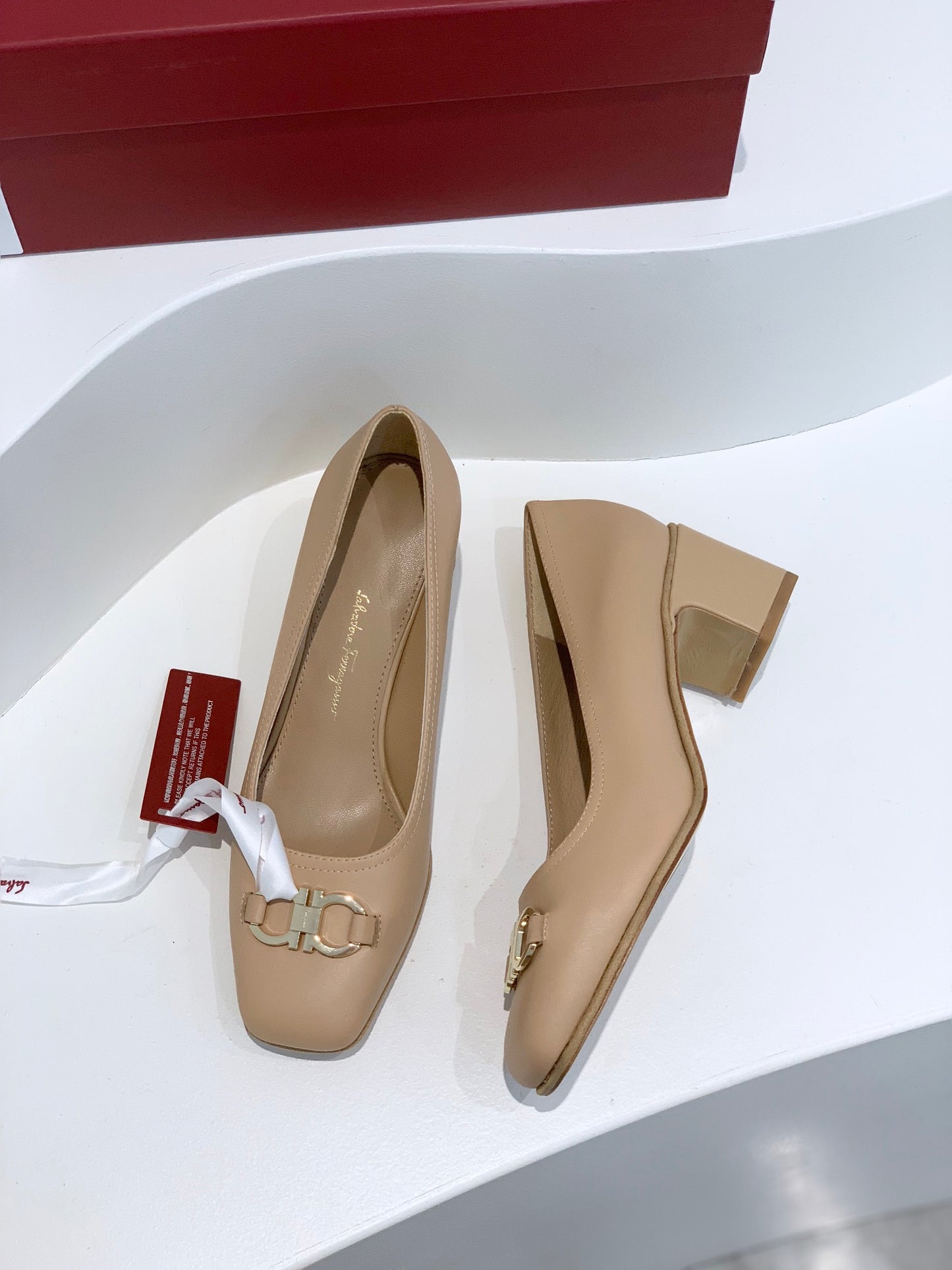 Salvatore Ferragamo鞋-菲拉格慕 馬蹄扣 小方頭 低跟鞋 奶茶色